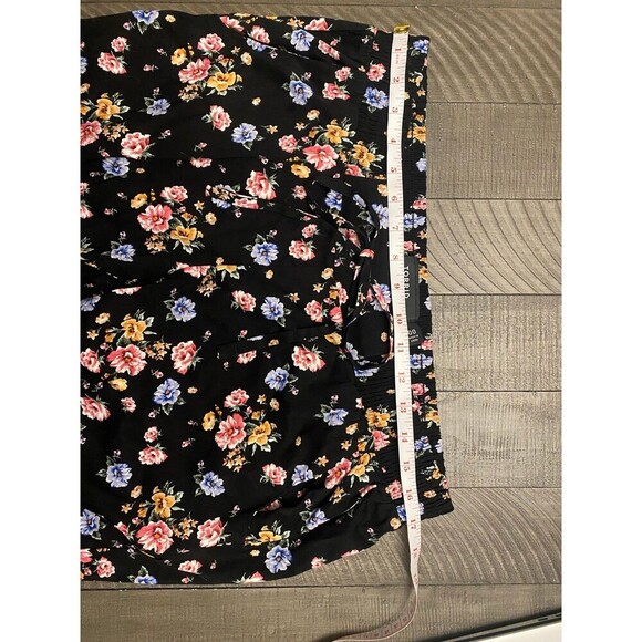Torrid black floral challis jogger capri pants with elastic tie waist - Picture 7 of 8